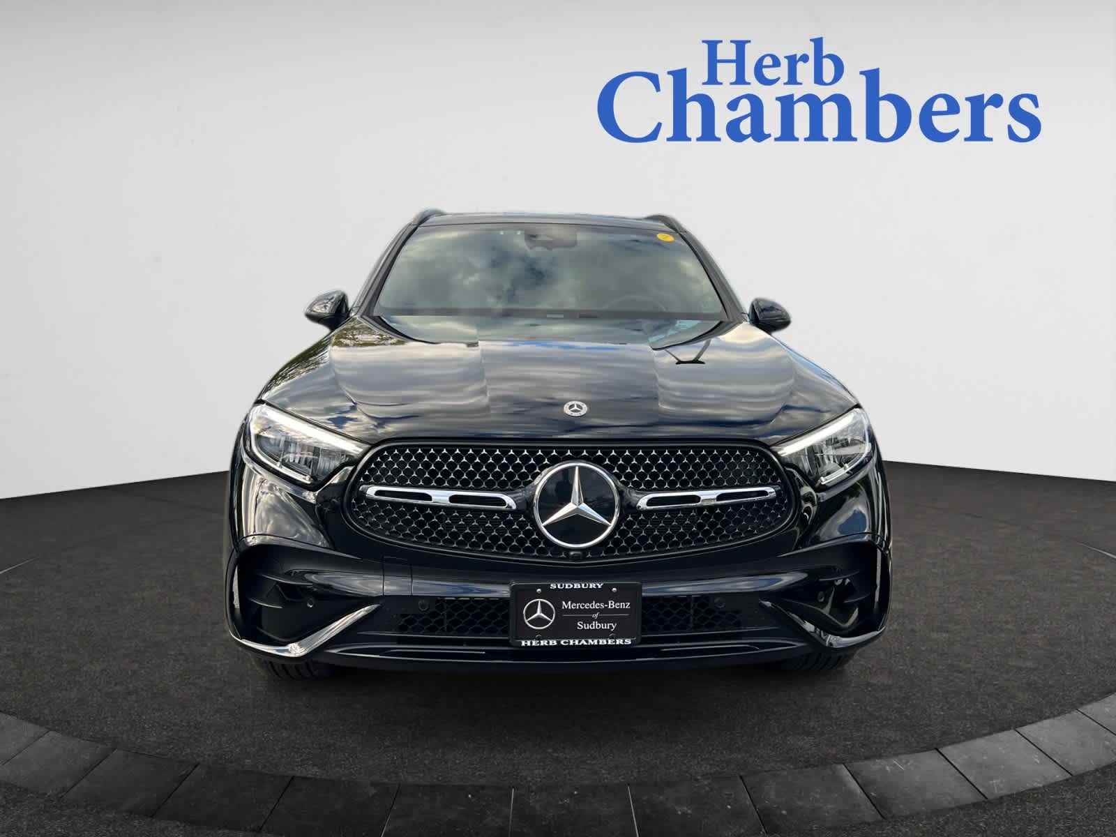 2025 Mercedes Benz GLC 300 4MATIC photo 2