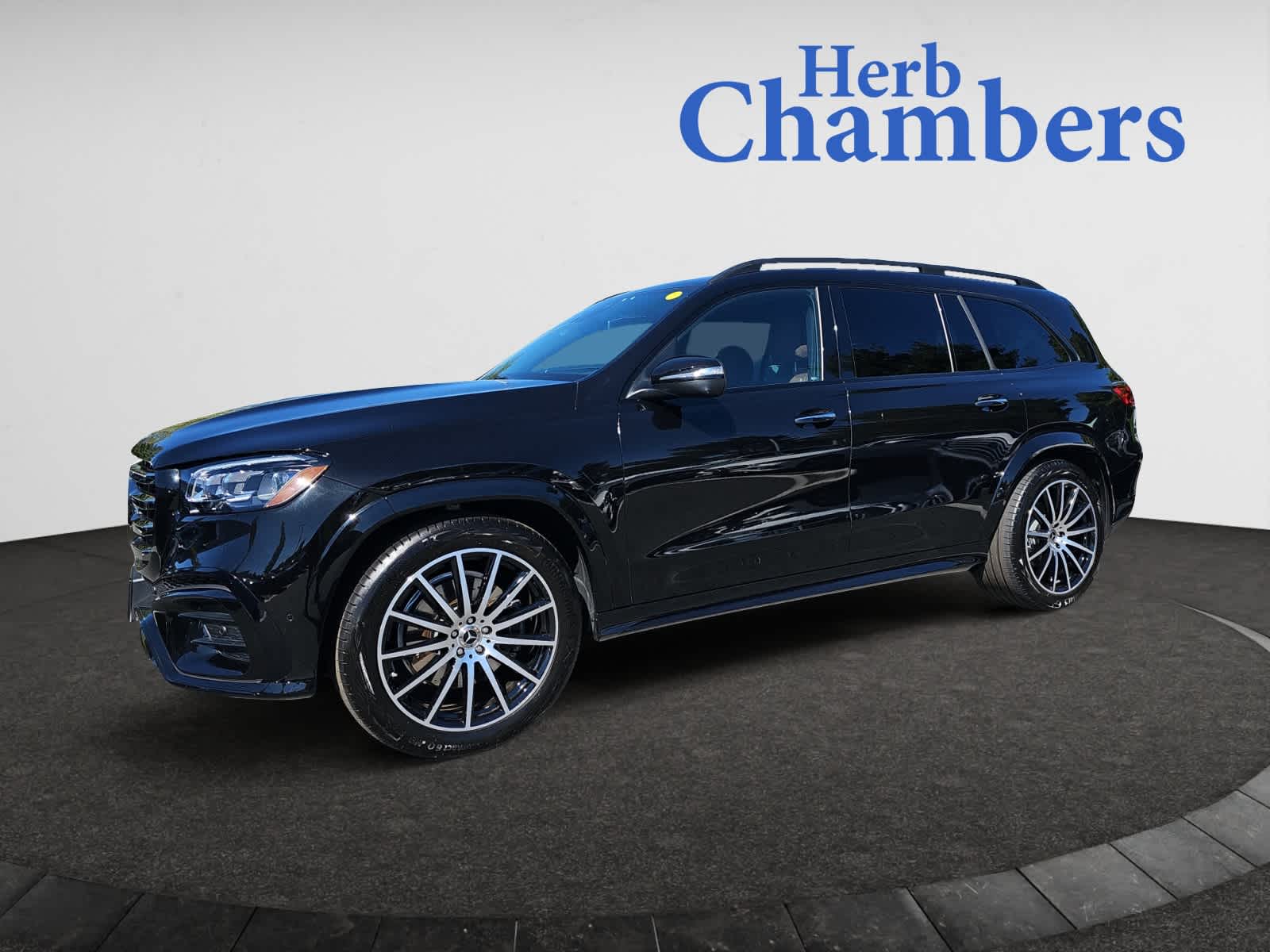 2025 Mercedes Benz GLS 450 4MATIC photo 2