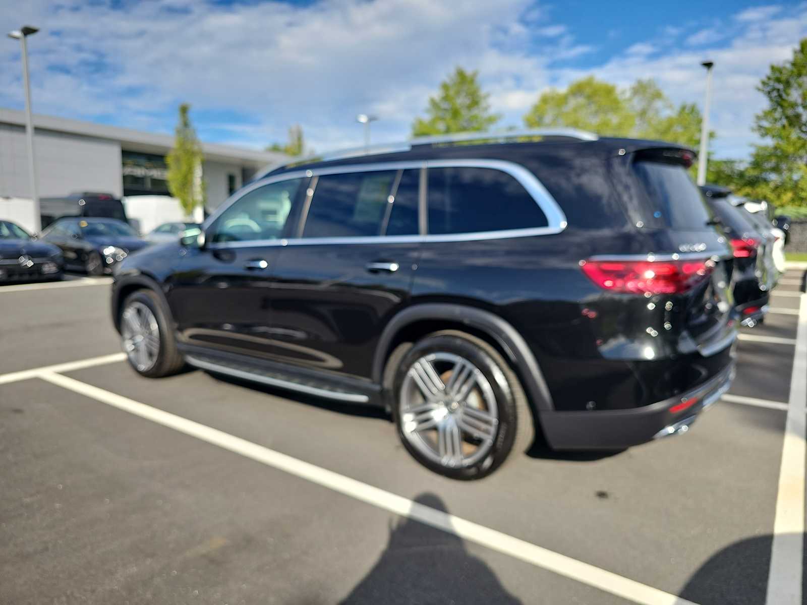 2024 Mercedes Benz GLS 450 4MATIC photo 2