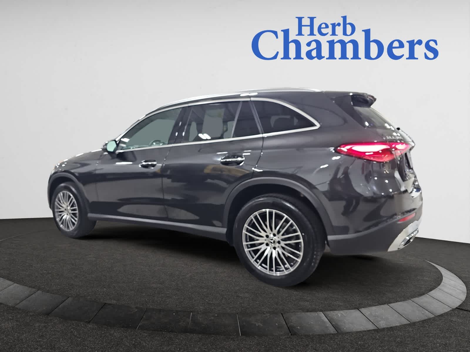 2025 Mercedes Benz GLC 300 4MATIC photo 3