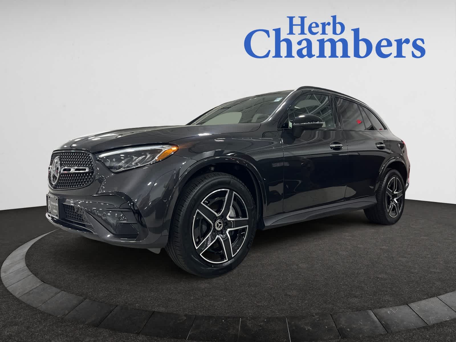 2025 Mercedes Benz GLC 300 4MATIC photo 4