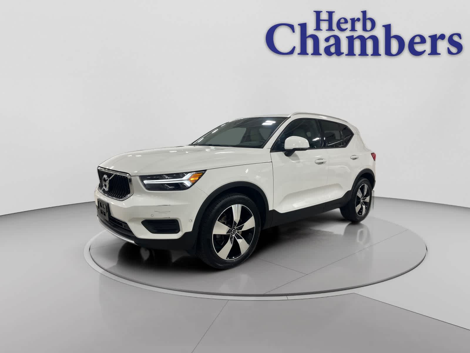 2019 Volvo XC40 T5 Momentum photo 2
