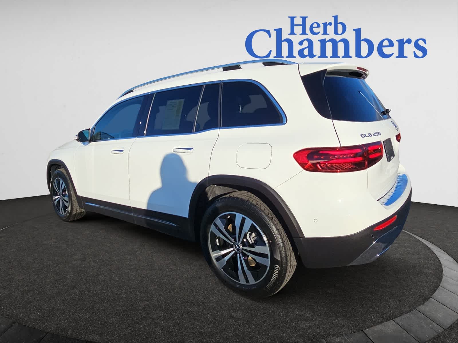 2025 Mercedes Benz GLB 250 4MATIC photo 3