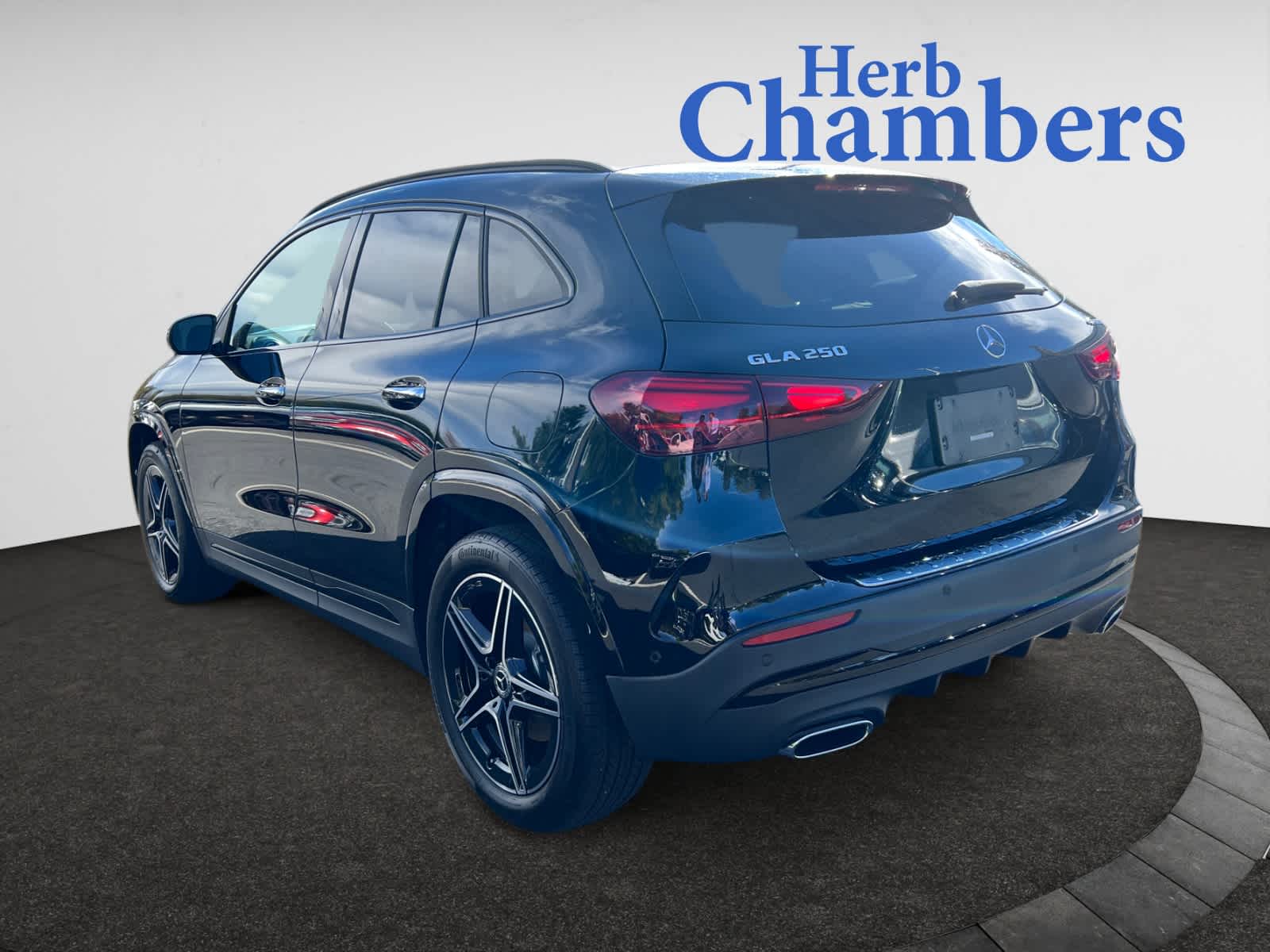 2025 Mercedes Benz GLA 250 4MATIC photo 3