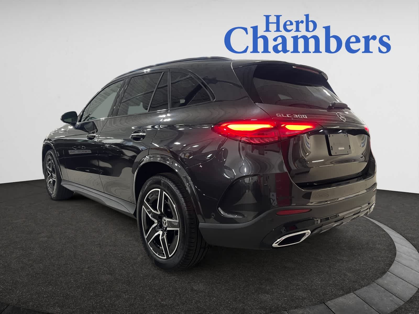 2025 Mercedes Benz GLC 300 4MATIC photo 3