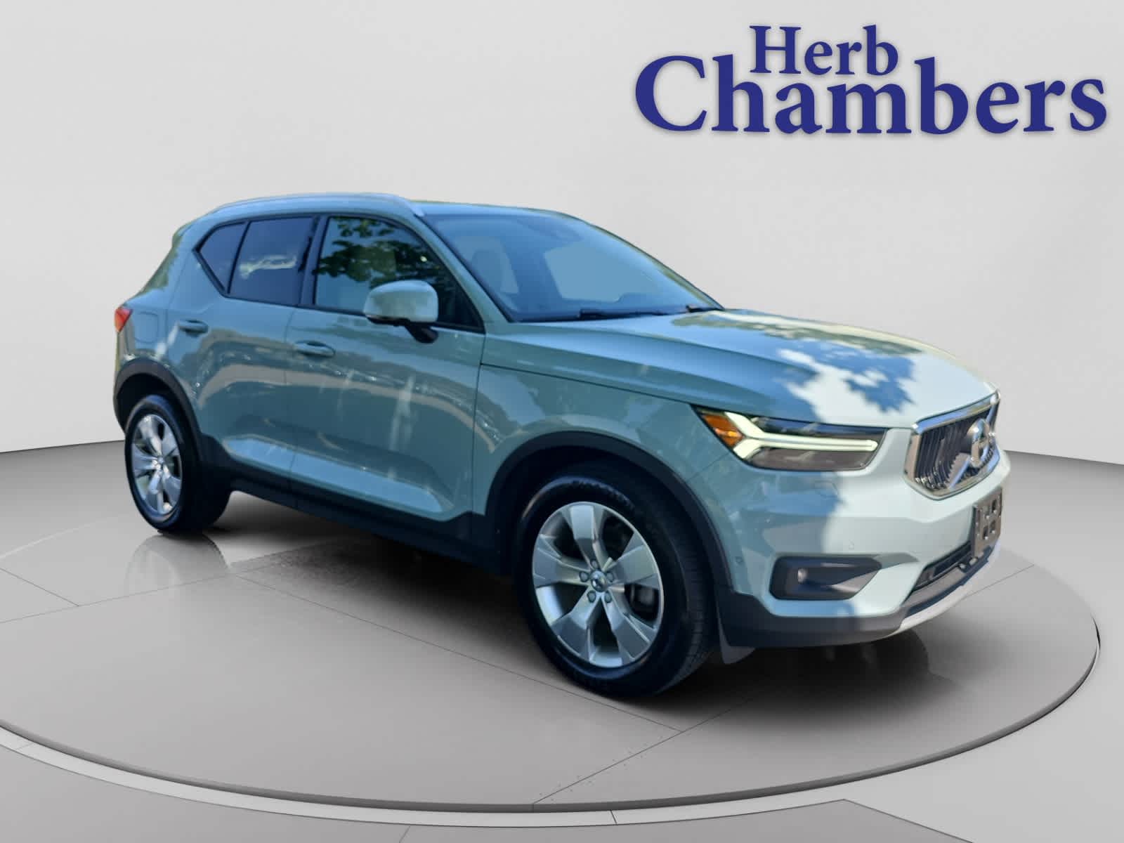 2019 Volvo XC40 T5 Momentum AWD's photo