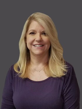 Staff member Sharon Tyler from ID_2f4877