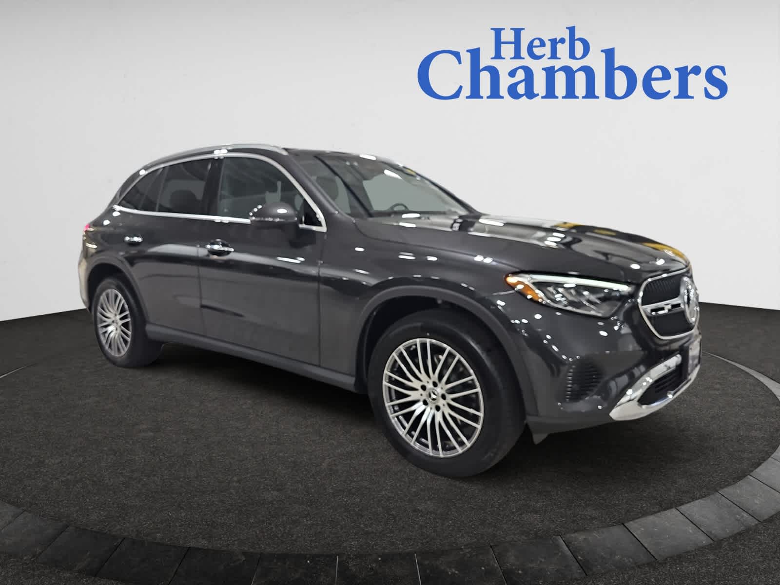 2025 Mercedes-Benz GLC Base's photo