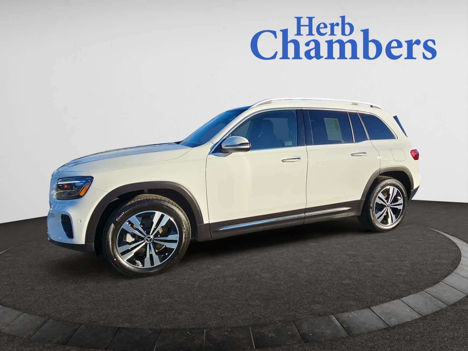 2025 Mercedes Benz GLB 250 4MATIC photo 4