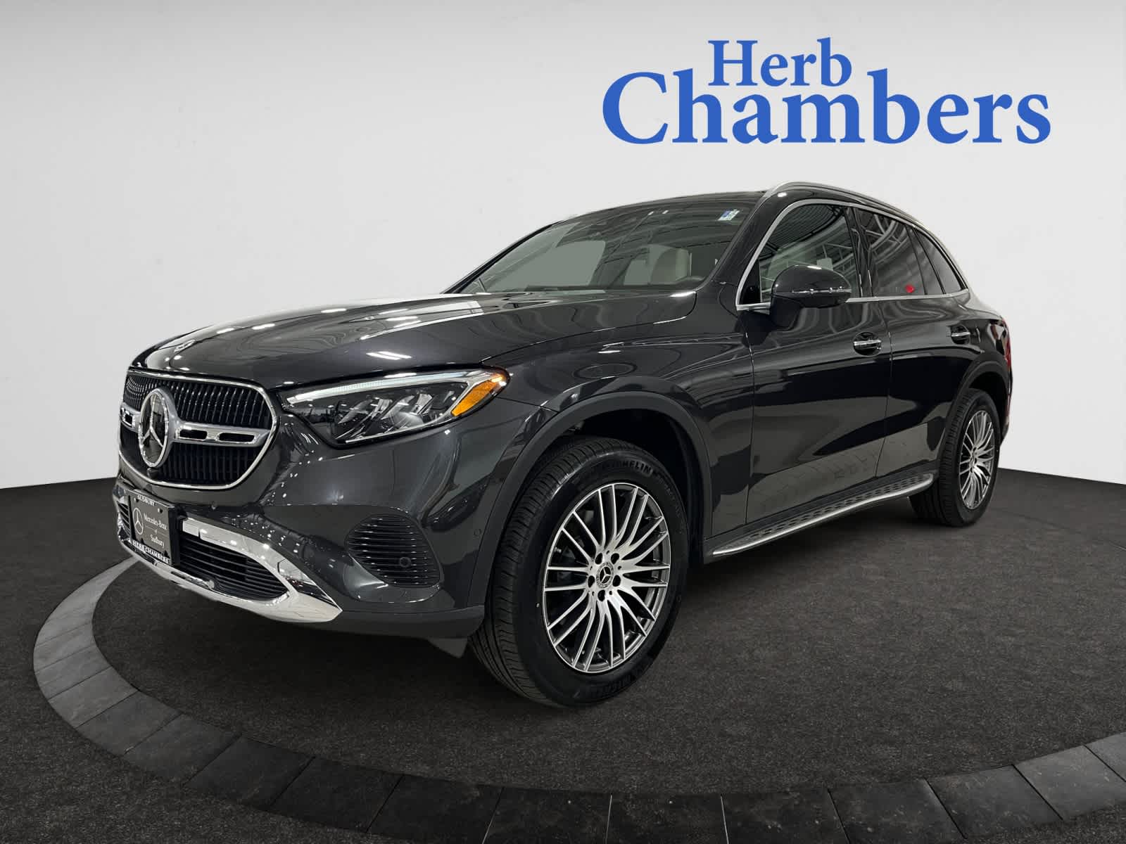 2025 Mercedes Benz GLC 300 4MATIC photo 4