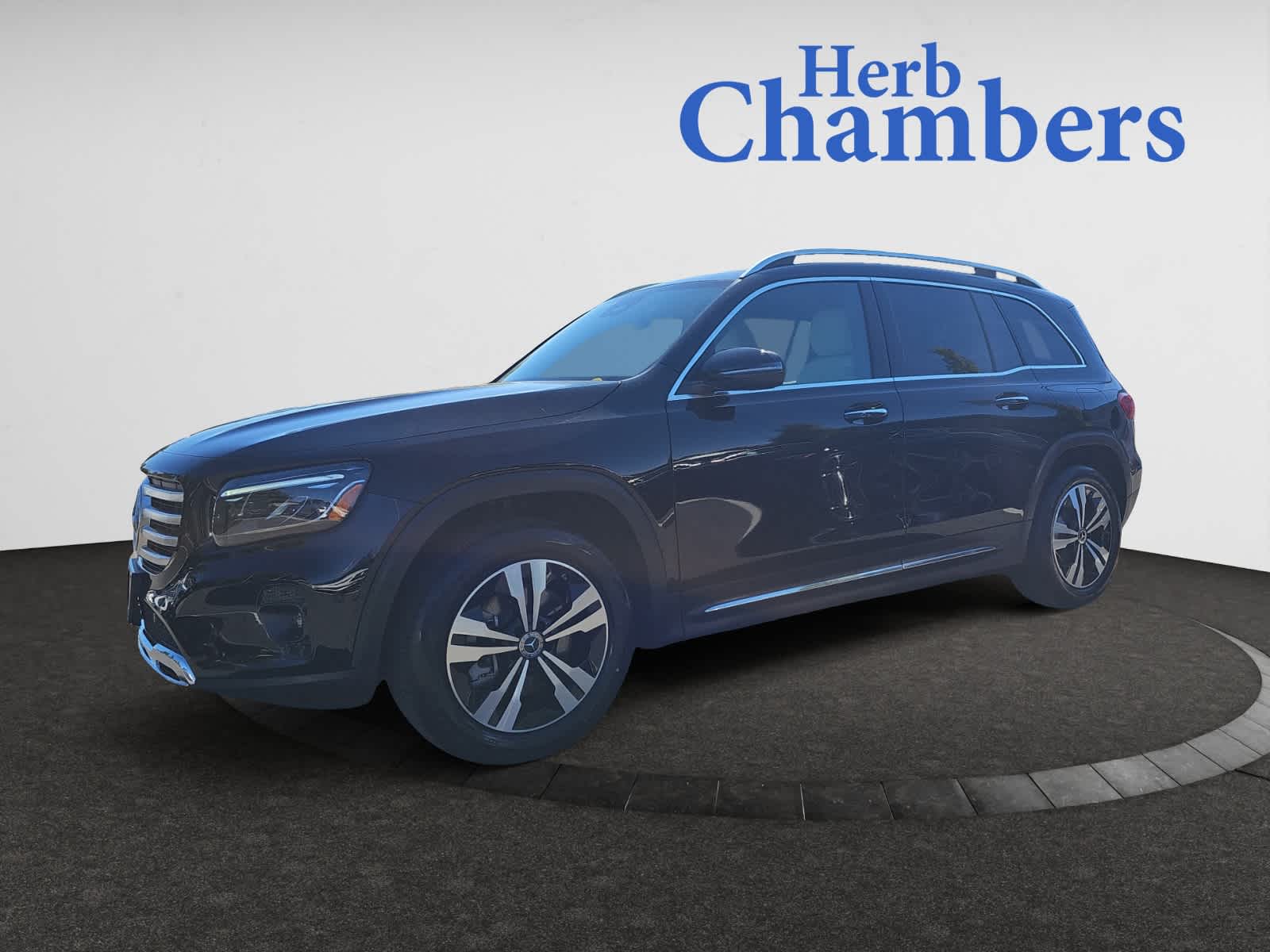 2025 Mercedes Benz GLB 250 4MATIC photo 4