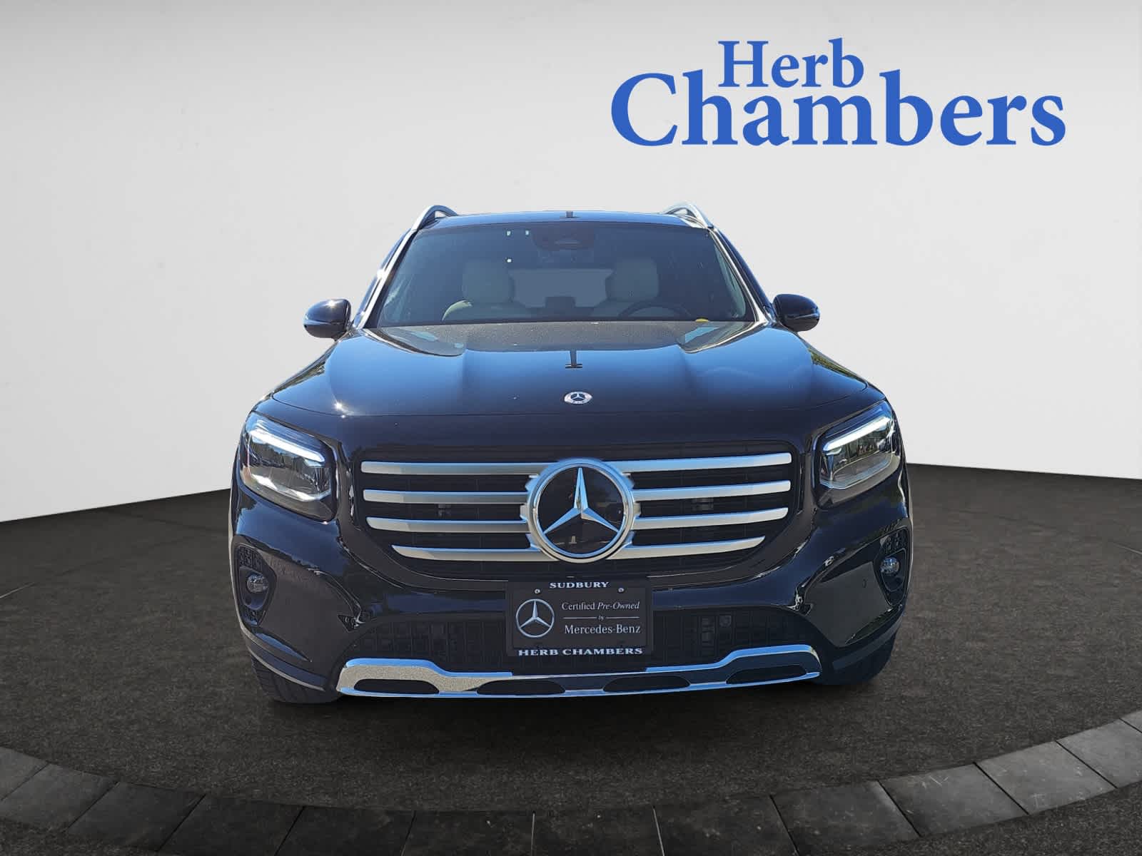 2025 Mercedes Benz GLB 250 4MATIC photo 2