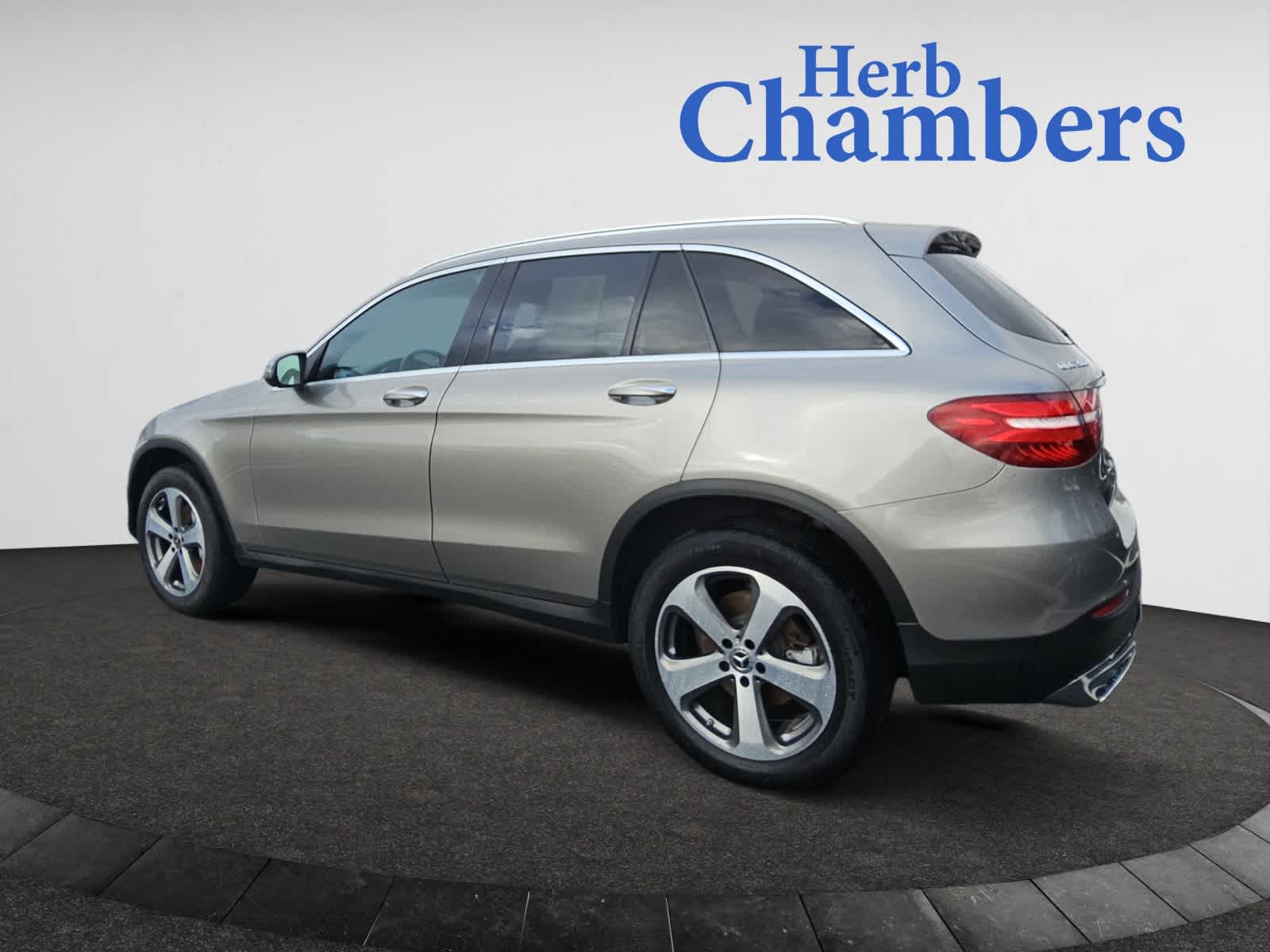 2019 Mercedes Benz GLC 300 4MATIC photo 2