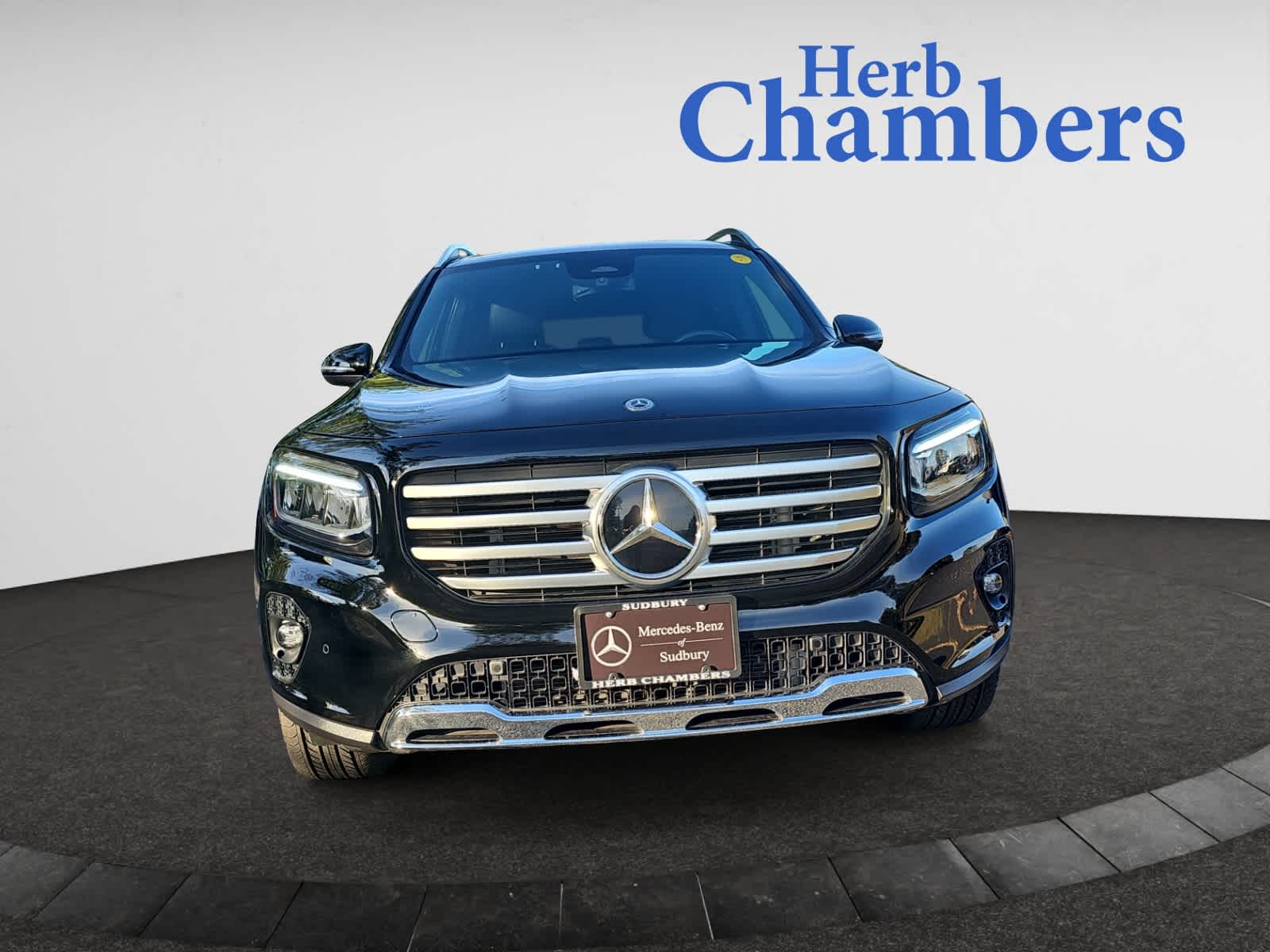 2025 Mercedes Benz GLB 250 4MATIC photo 2