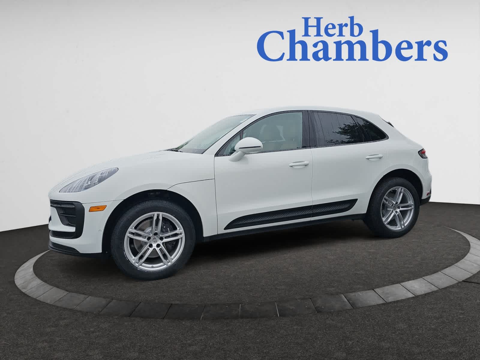 2024 Porsche Macan T photo 4