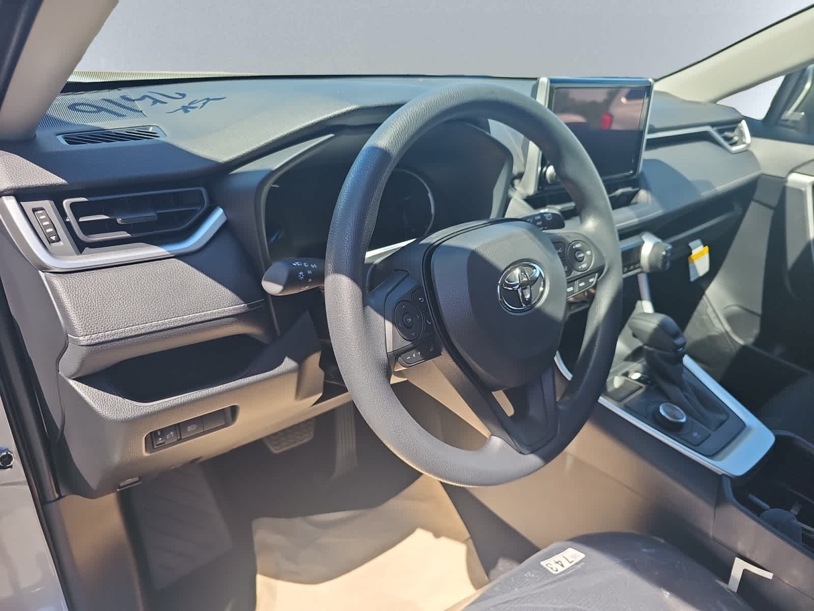 2025 Toyota RAV4 Hybrid LE photo 2