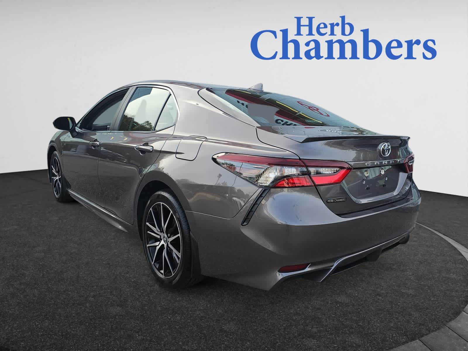 2023 Toyota Camry SE photo 3