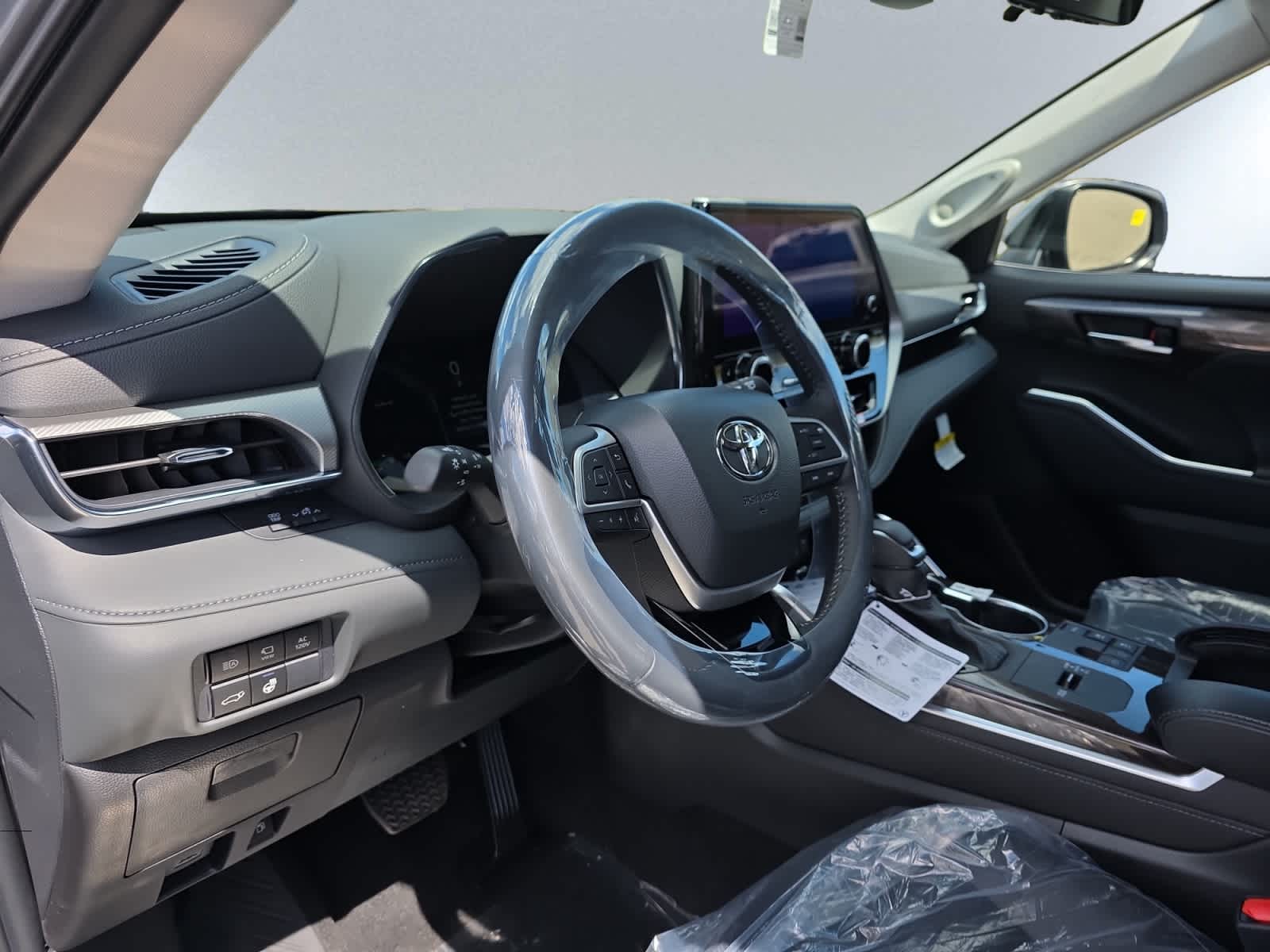 new 2026 Toyota Highlander Hybrid car, priced at $59,152