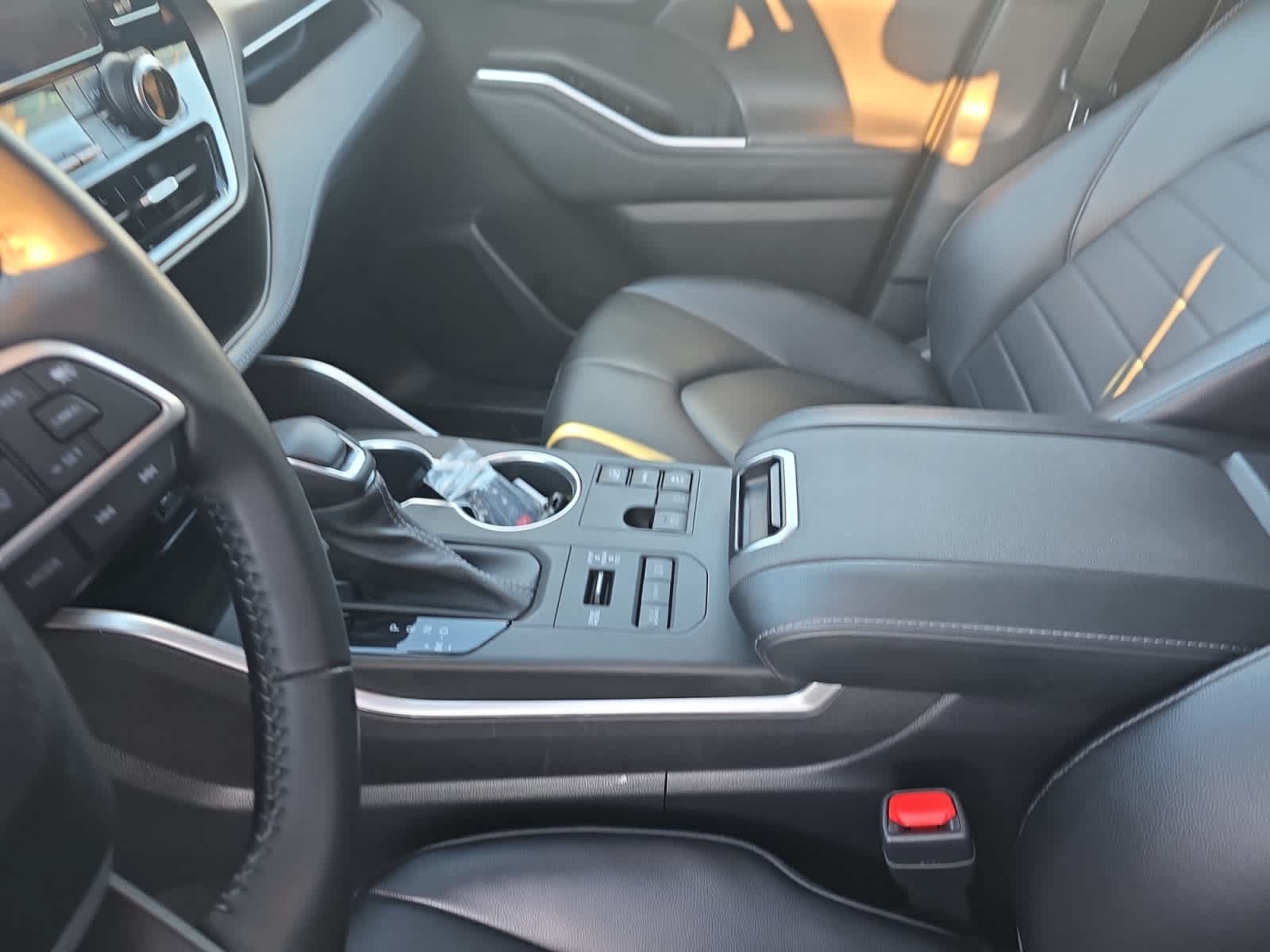 used 2023 Toyota Highlander car, priced at $39,998