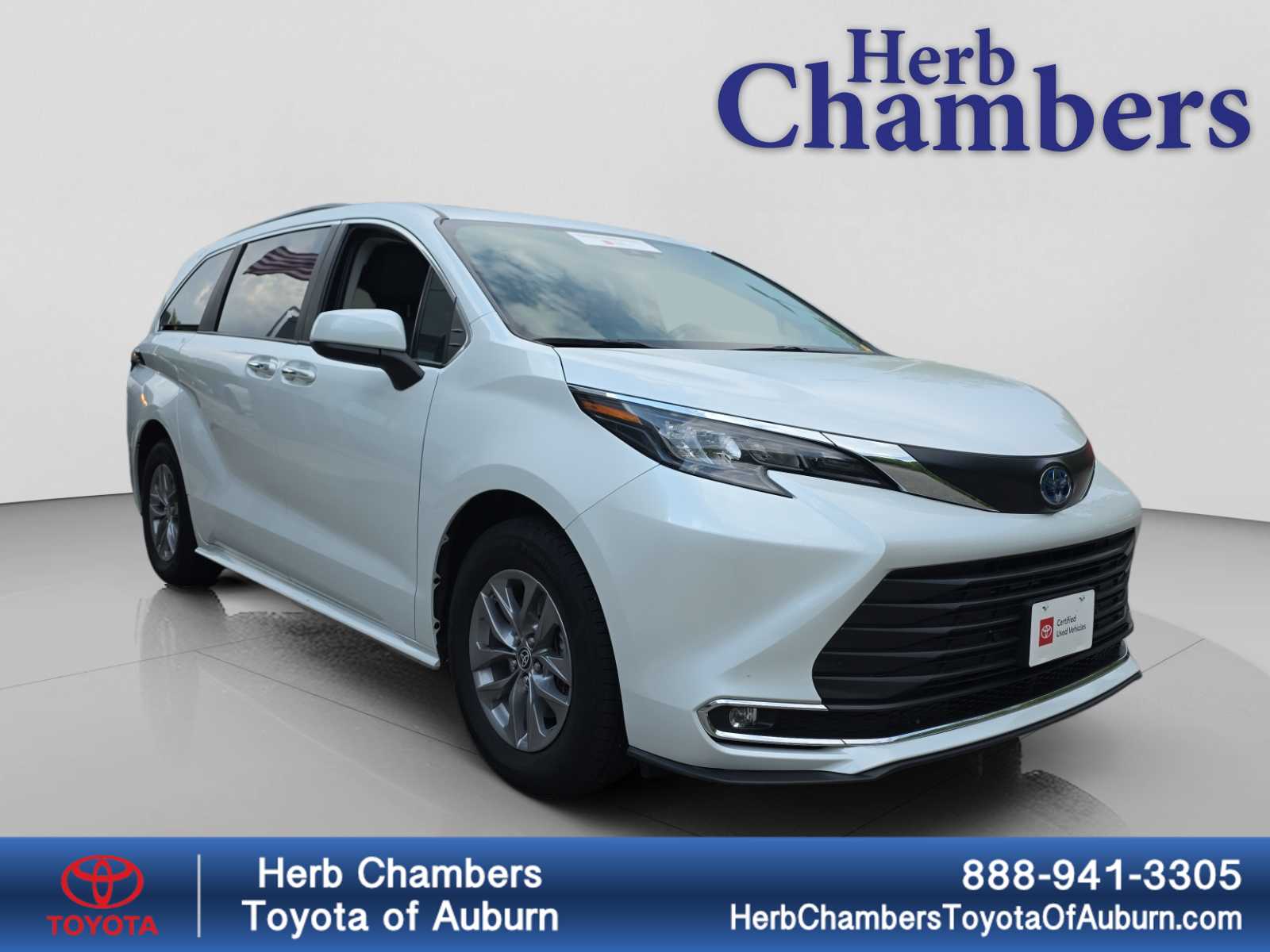 2024 Toyota Sienna XLE 7-Passenger Hybrid AWD's photo