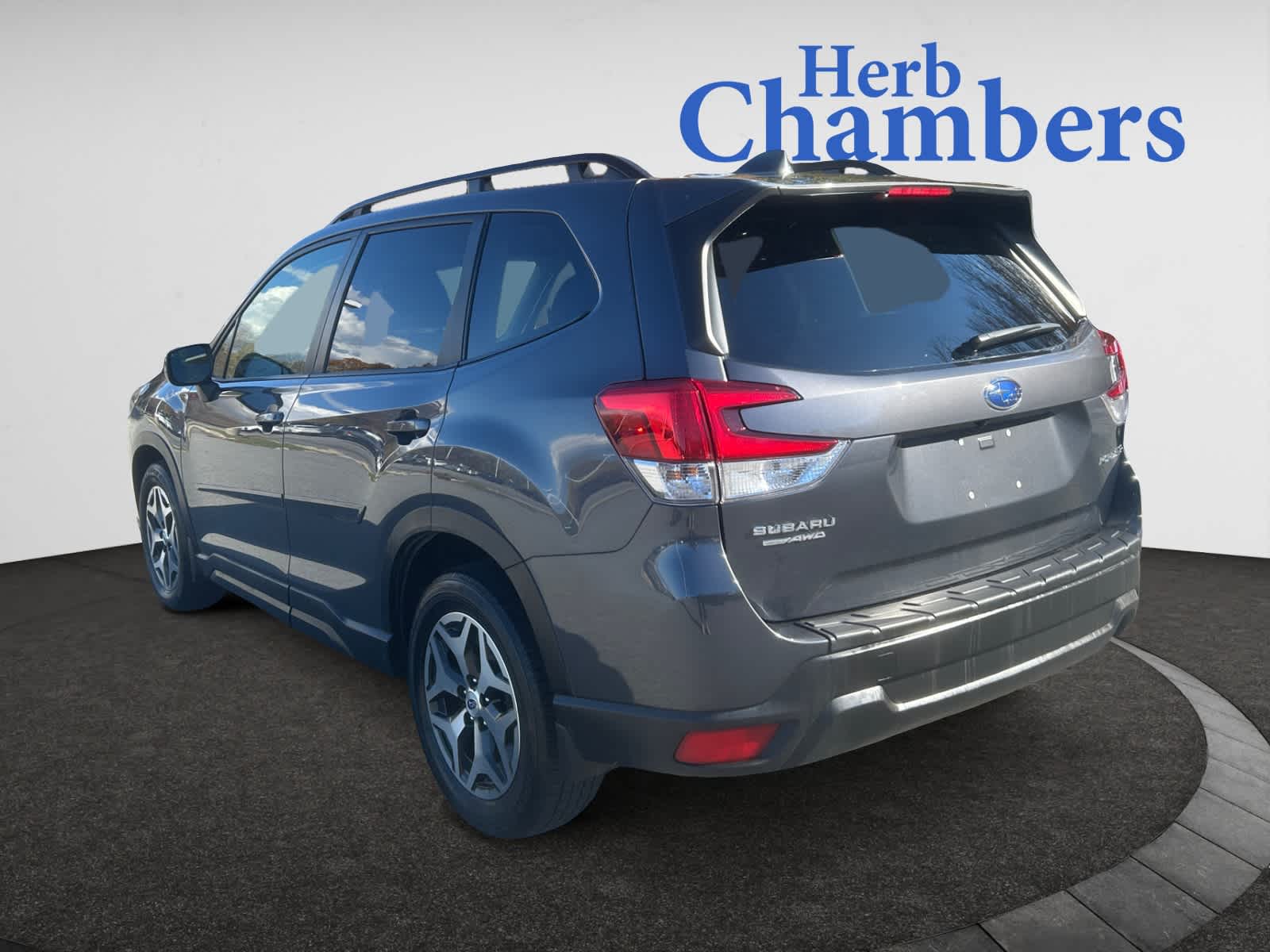 2022 Subaru Forester Premium photo 3