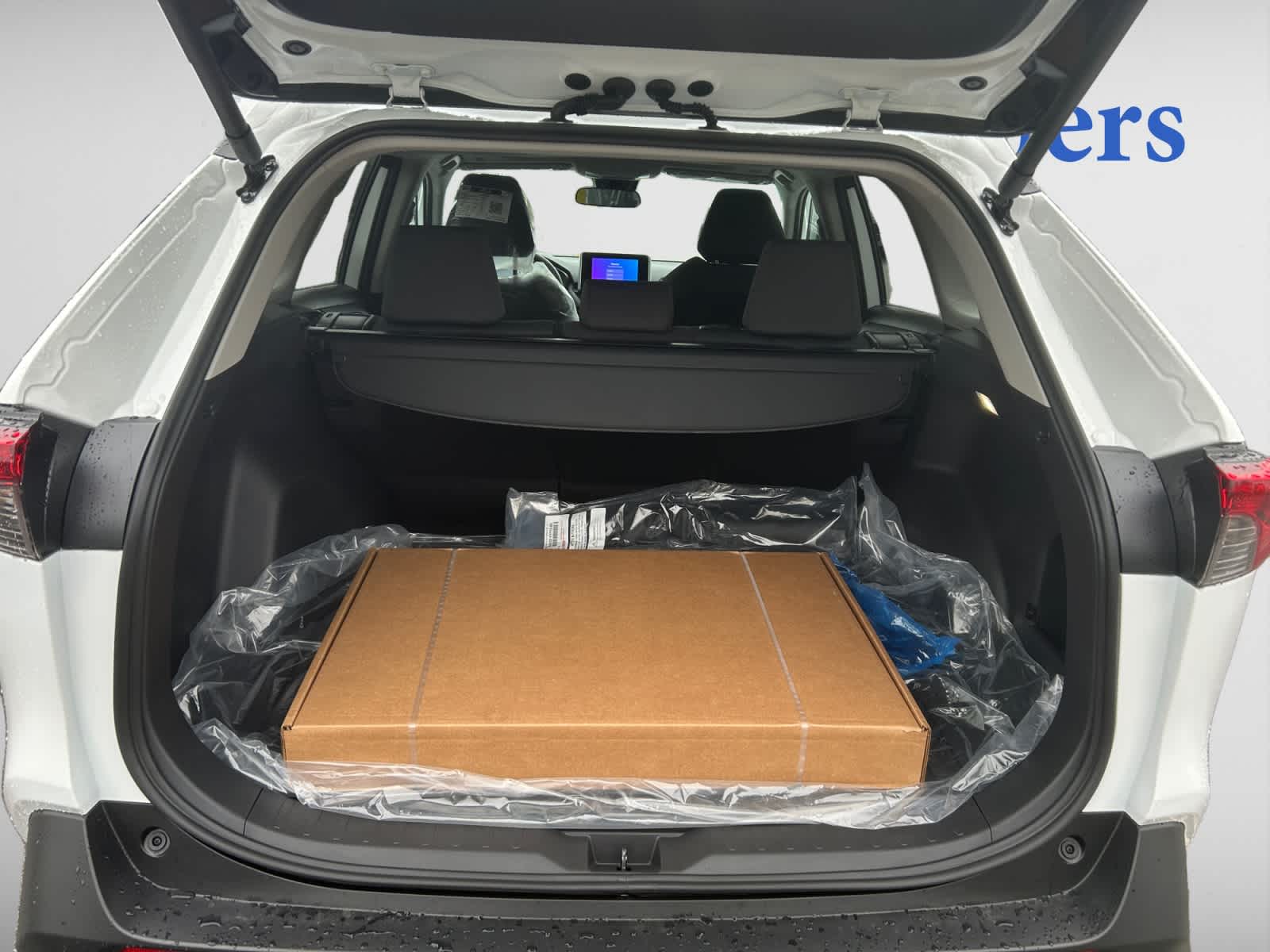 2025 Toyota RAV4 XLE photo 2