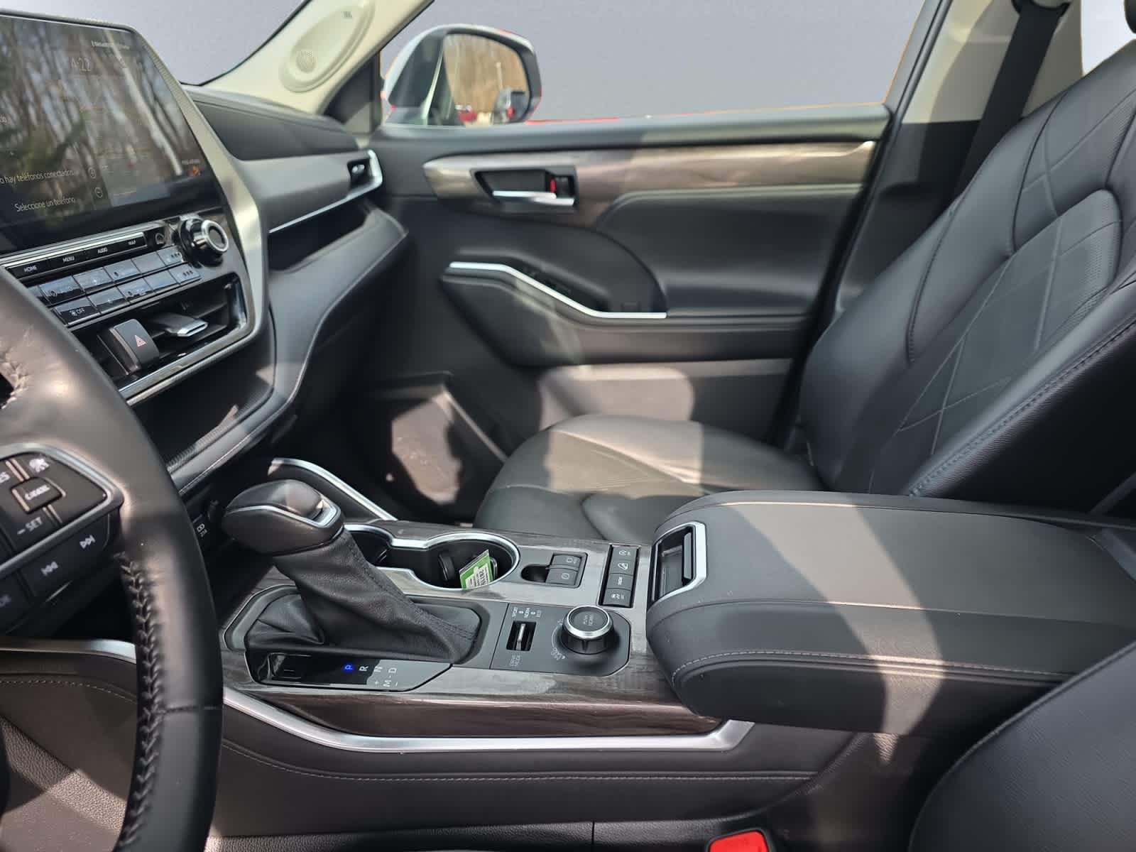 used 2021 Toyota Highlander car, priced at $42,998