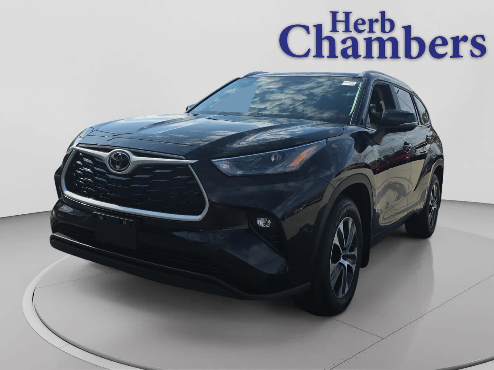 used 2023 Toyota Highlander car, priced at $39,998