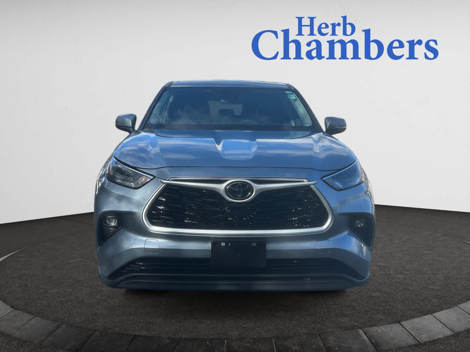 2024 Toyota Highlander LE photo 2