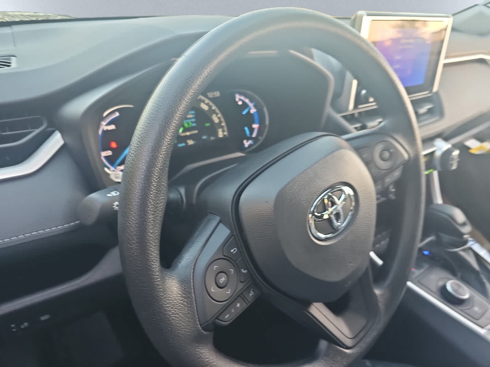 2025 Toyota RAV4 Hybrid XLE photo 3