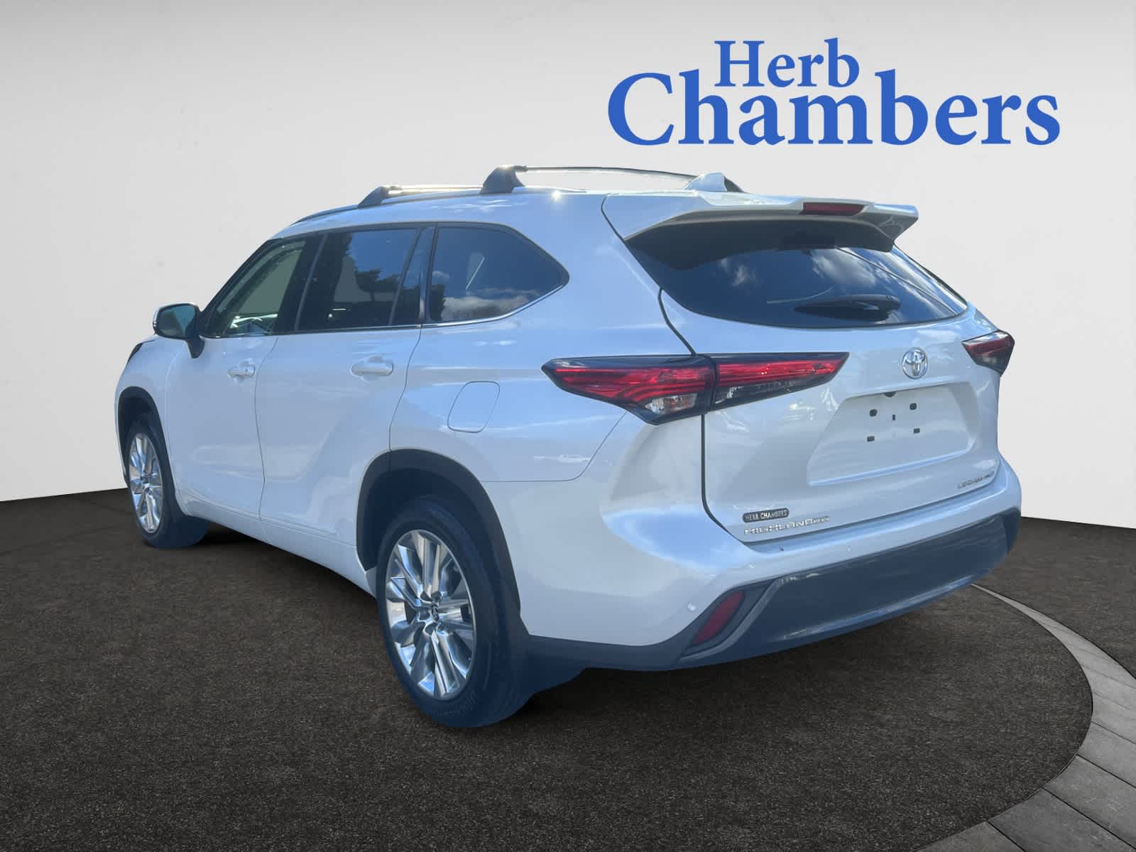 2023 Toyota Highlander Limited photo 3