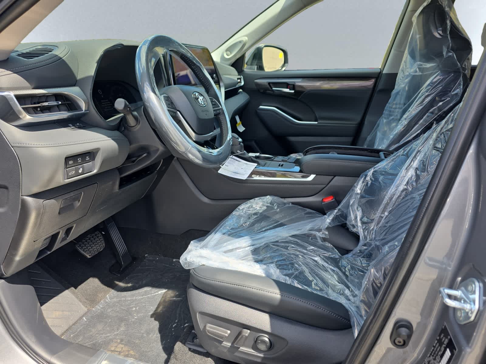 new 2026 Toyota Highlander Hybrid car, priced at $59,152