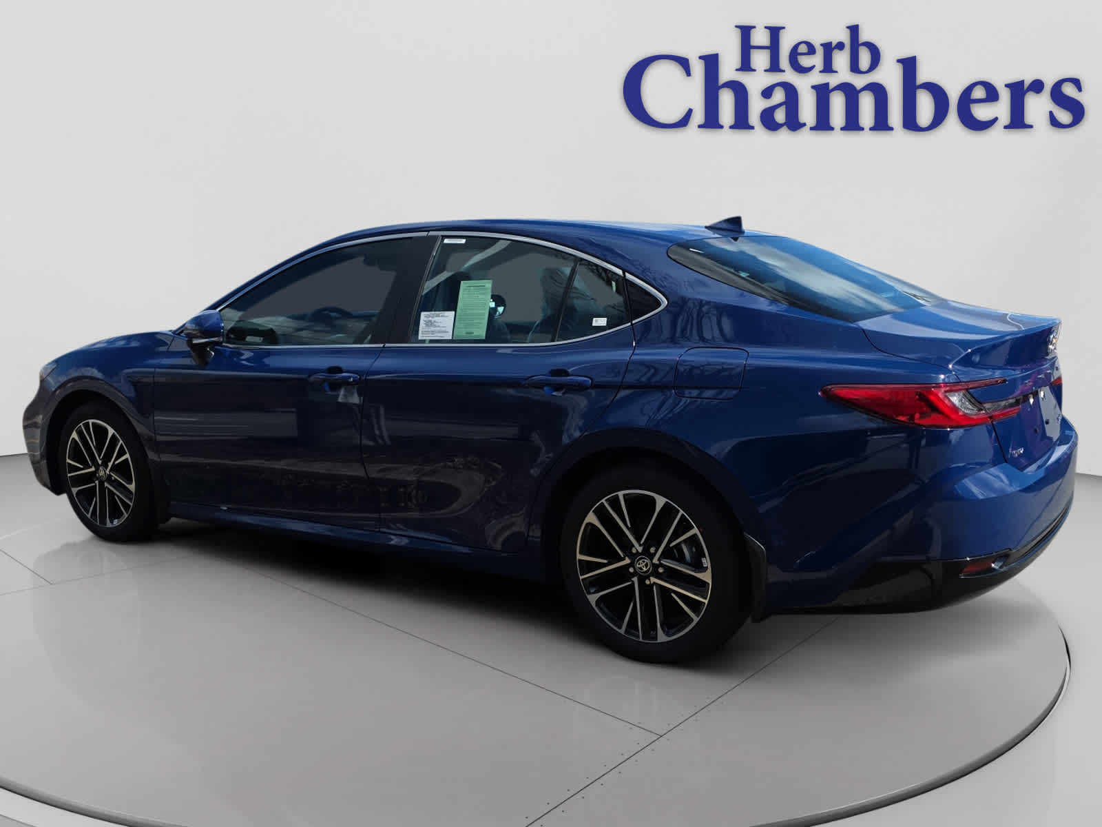 2026 Toyota Camry XLE - Photo 9