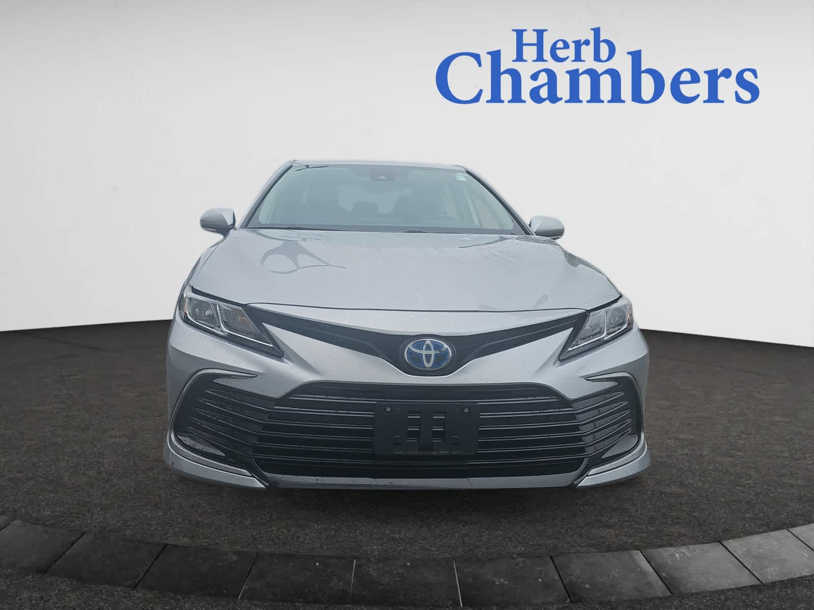 2021 Toyota Camry Hybrid LE photo 2
