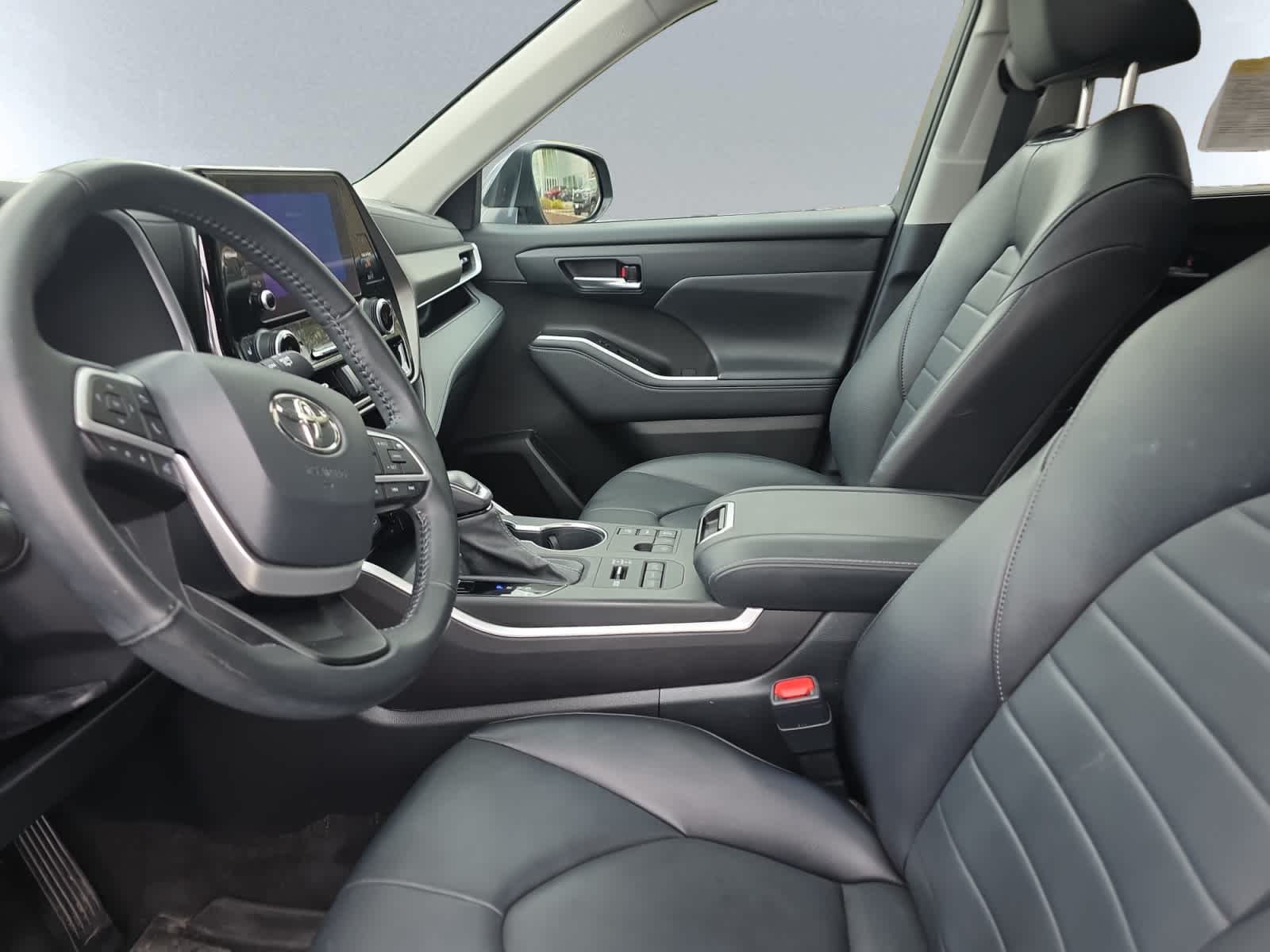 used 2023 Toyota Highlander car, priced at $37,998