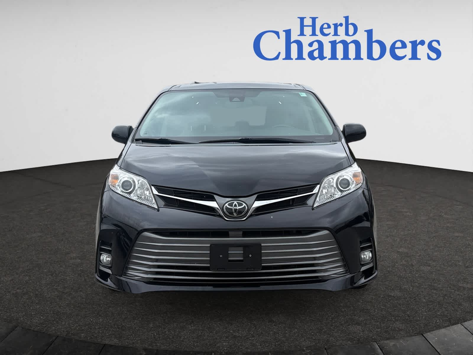 2020 Toyota Sienna XLE Premium photo 2