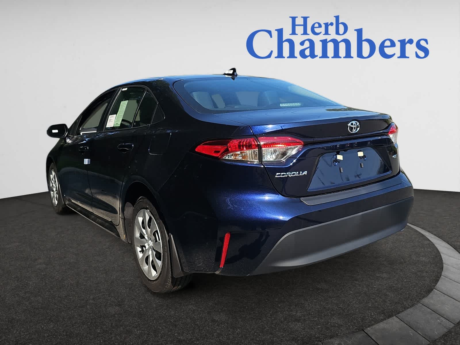 2025 Toyota Corolla LE photo 3