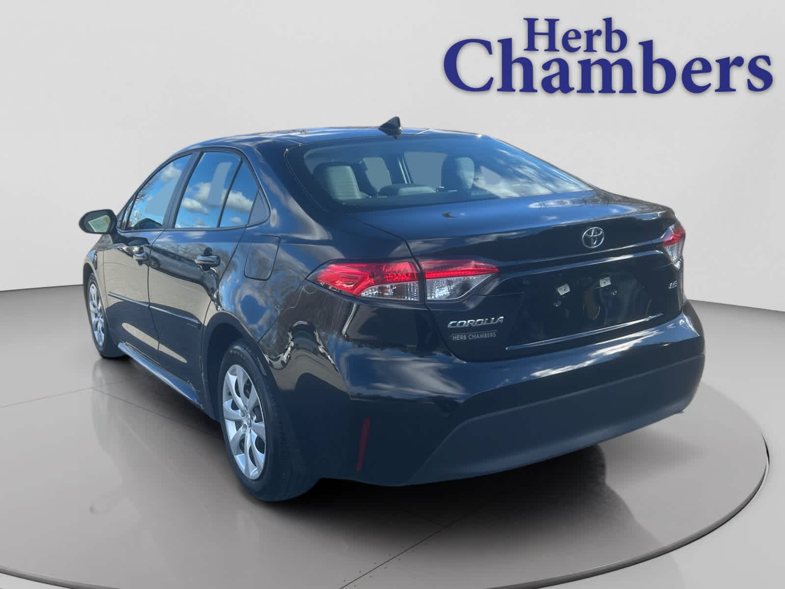 2023 Toyota Corolla LE photo 3