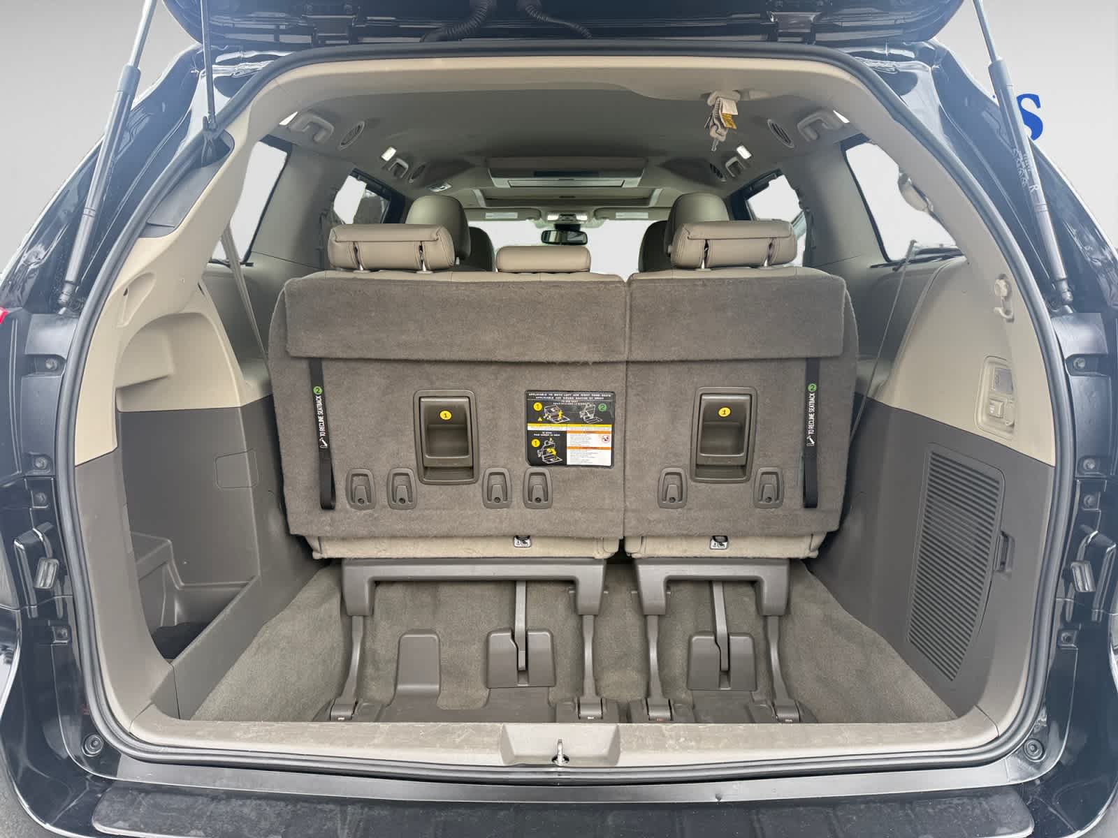 2020 Toyota Sienna XLE Premium photo 4