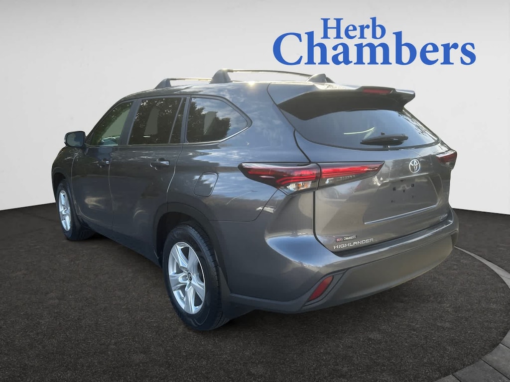 Used 2024 Toyota Highlander LE SUV