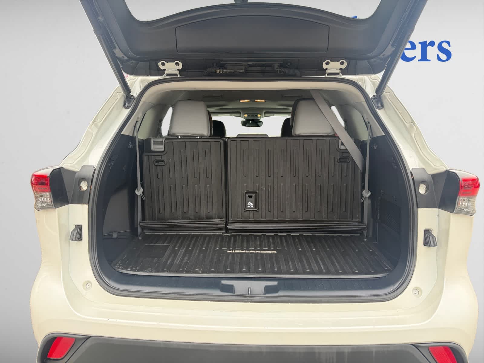 2021 Toyota Highlander XLE photo 4