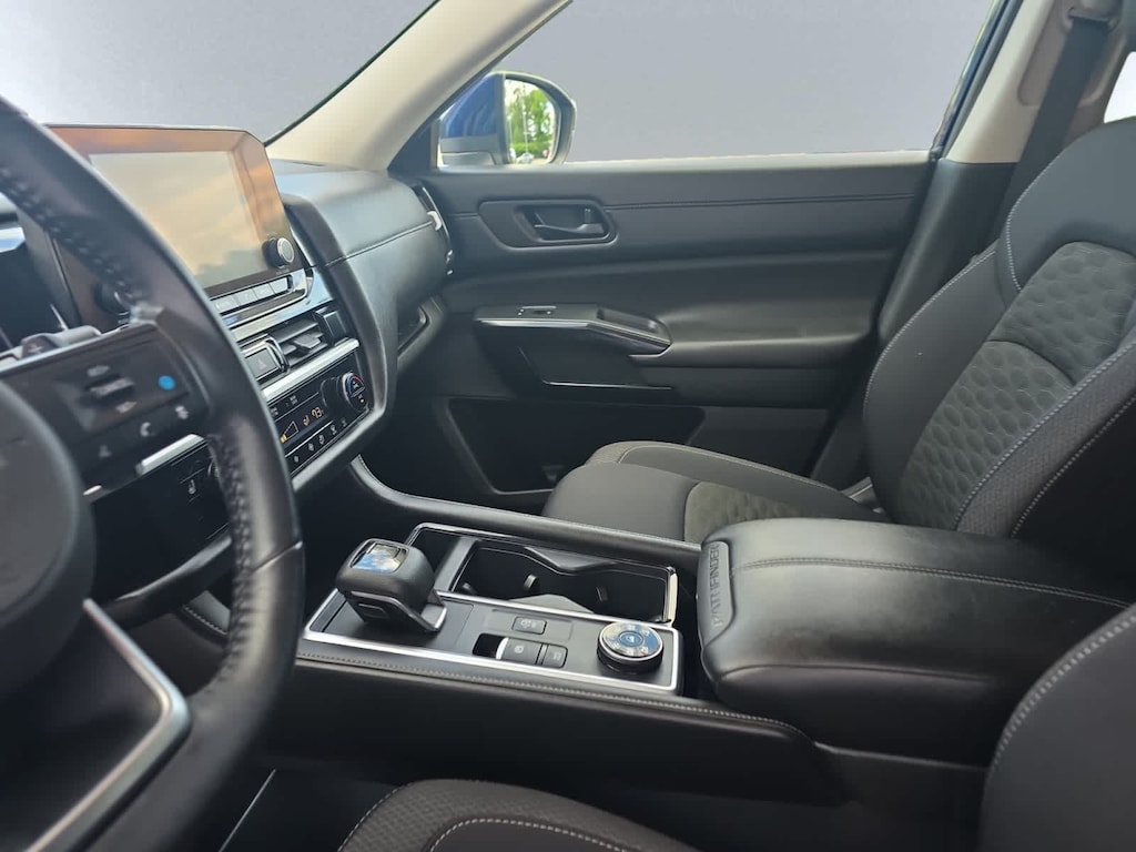 Used 2025 Nissan Pathfinder SV SUV