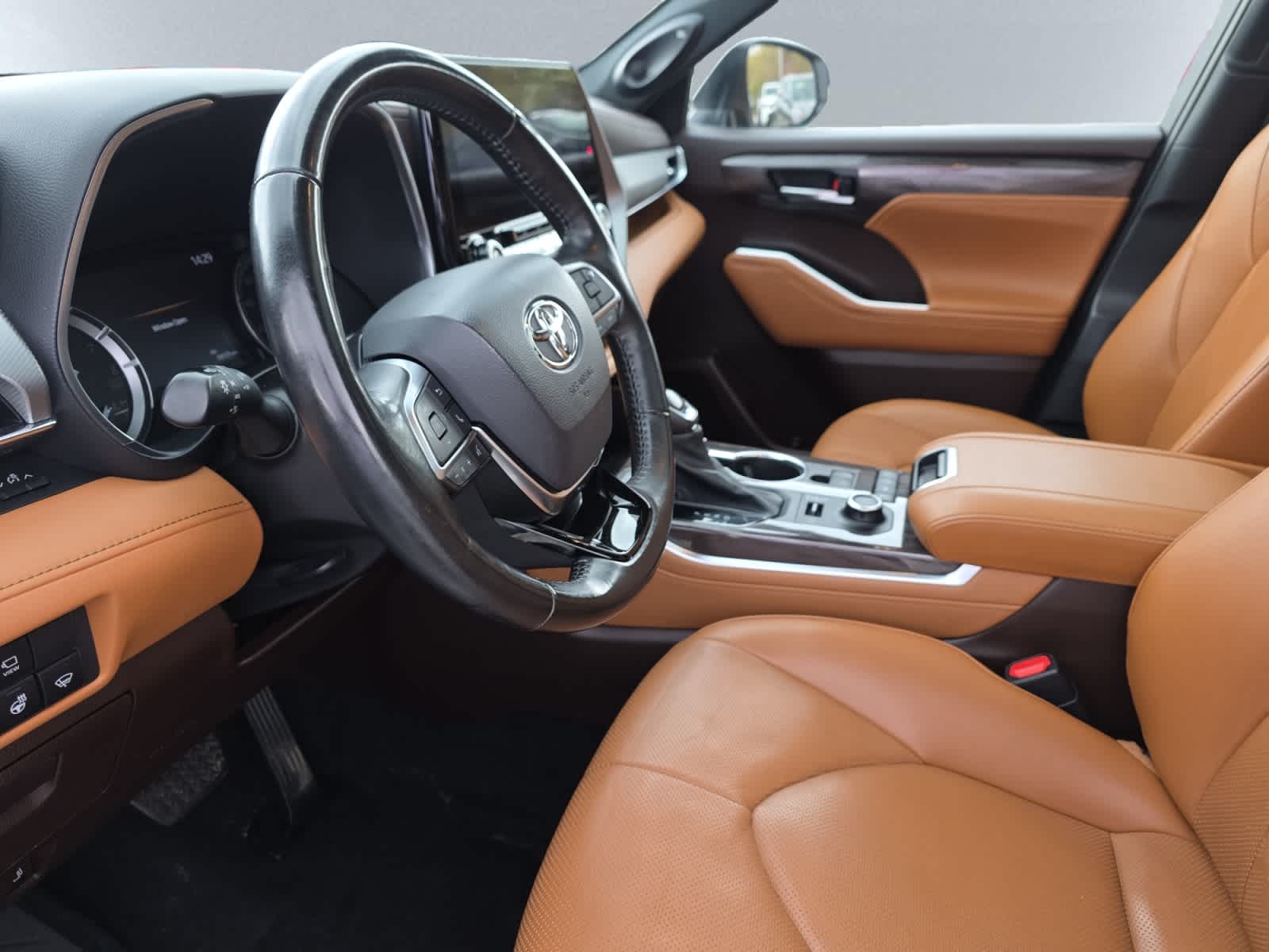used 2021 Toyota Highlander car, priced at $35,998