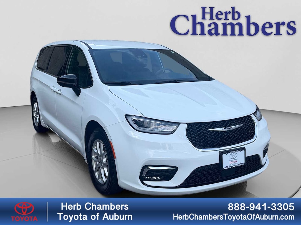 Used 2025 Chrysler Pacifica Select Van