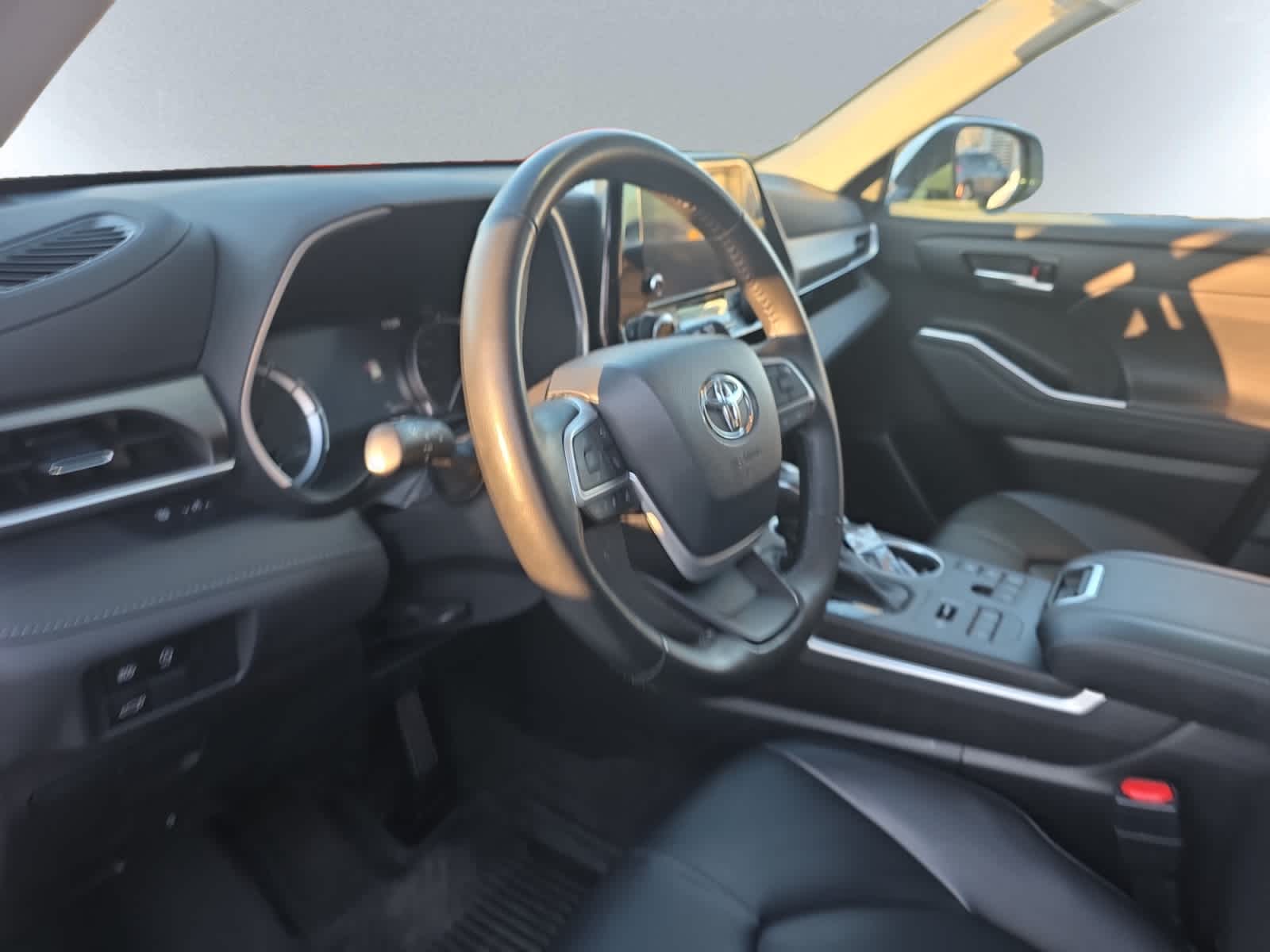 used 2023 Toyota Highlander car, priced at $39,998