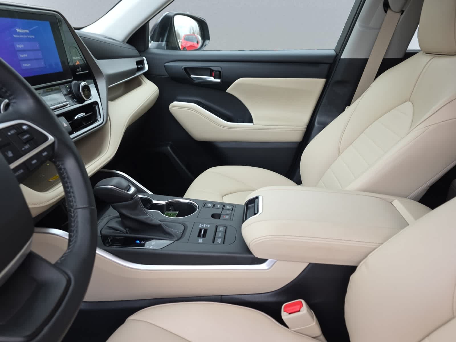 used 2023 Toyota Highlander car, priced at $43,998