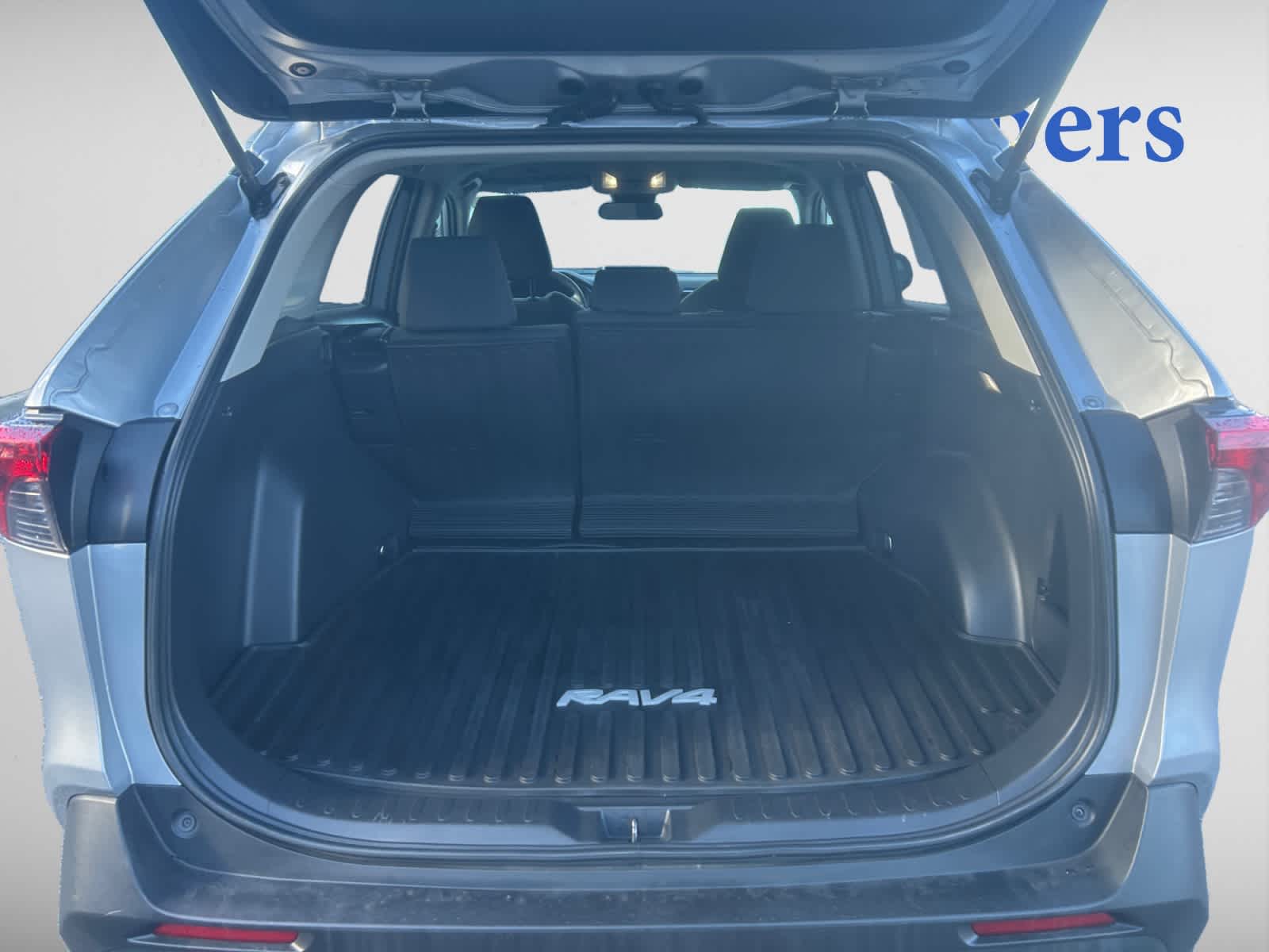 2023 Toyota RAV4 LE photo 4