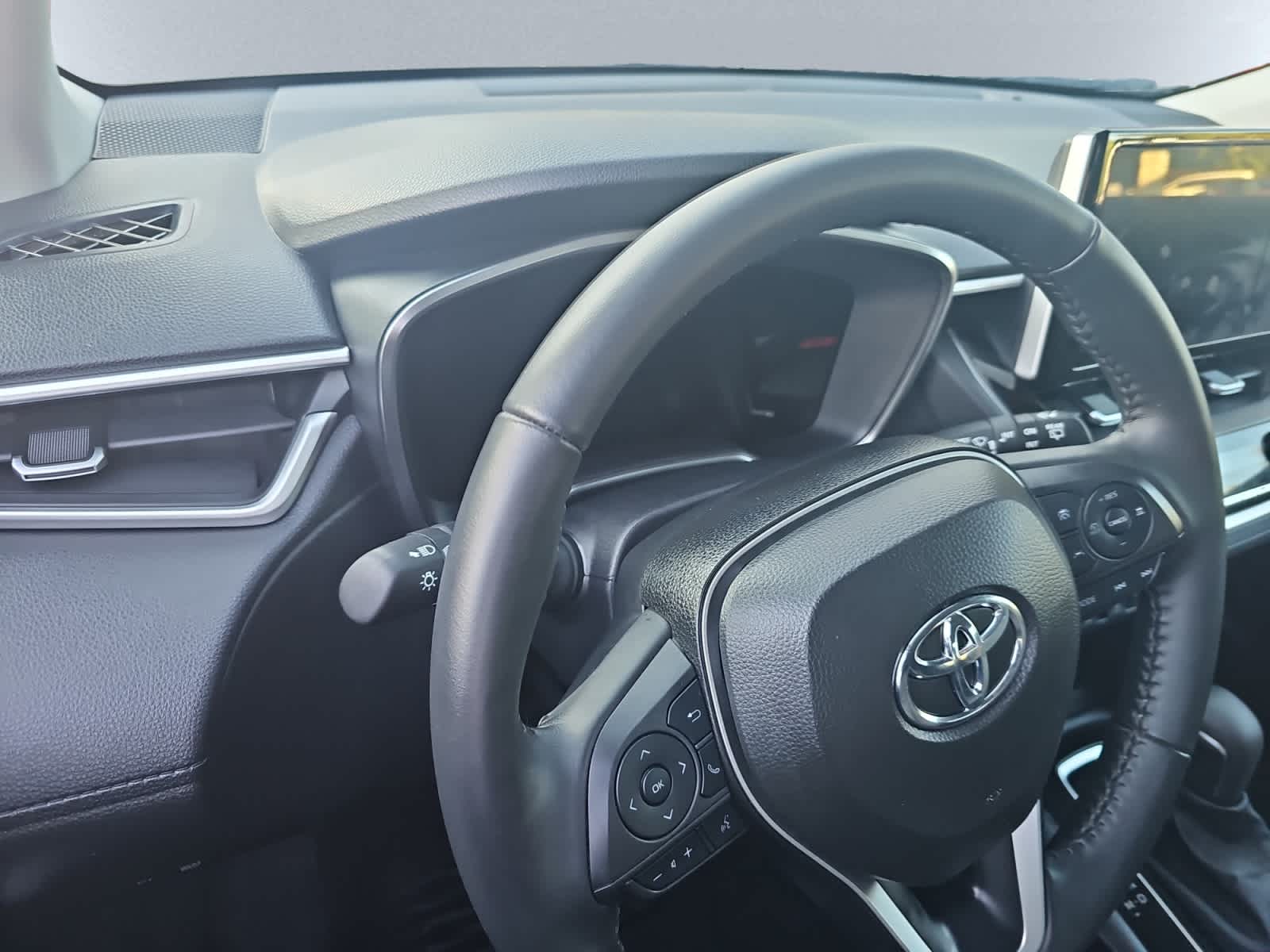 2024 Toyota Corolla Cross XLE photo 2