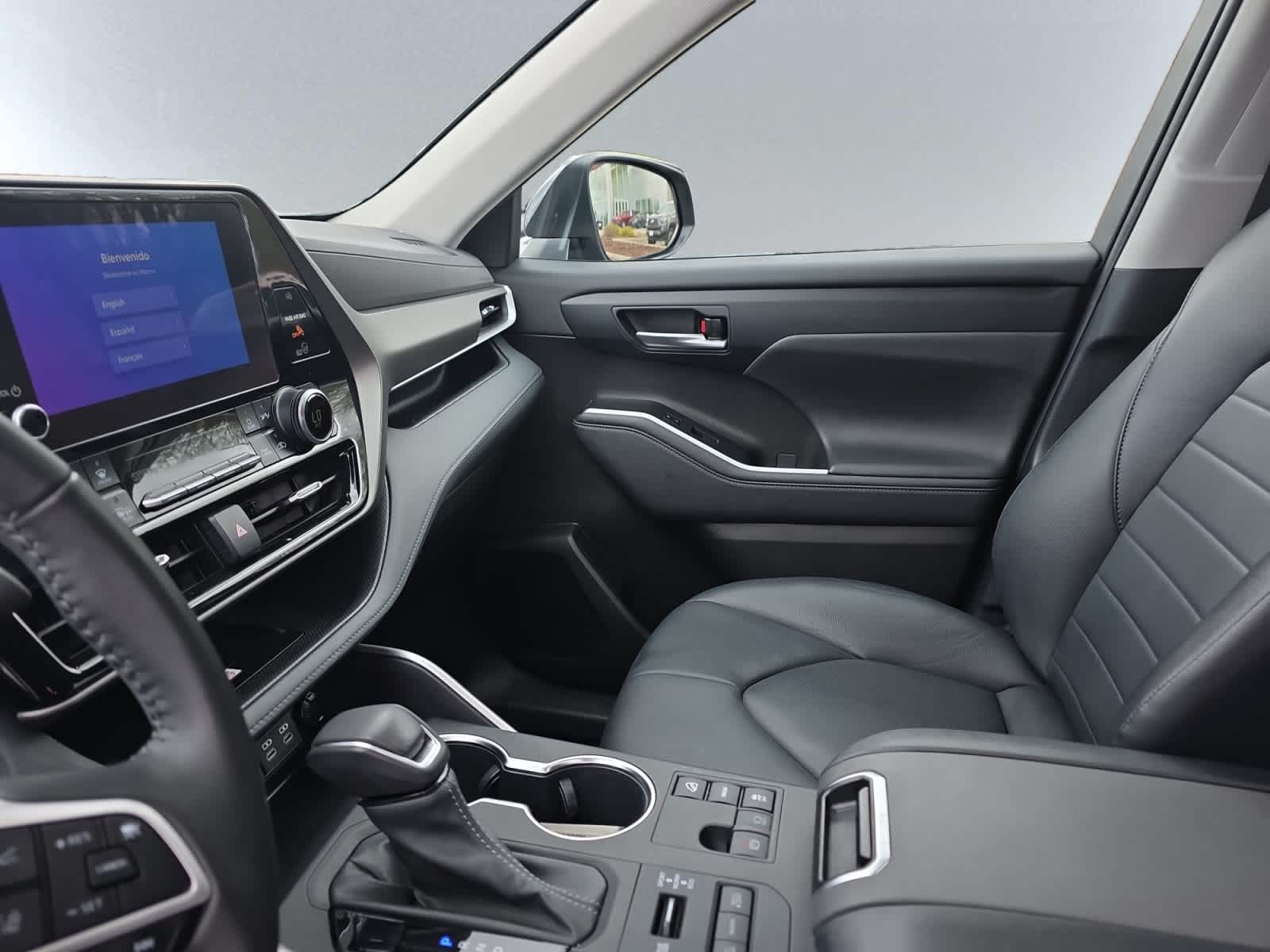 used 2023 Toyota Highlander car, priced at $37,998