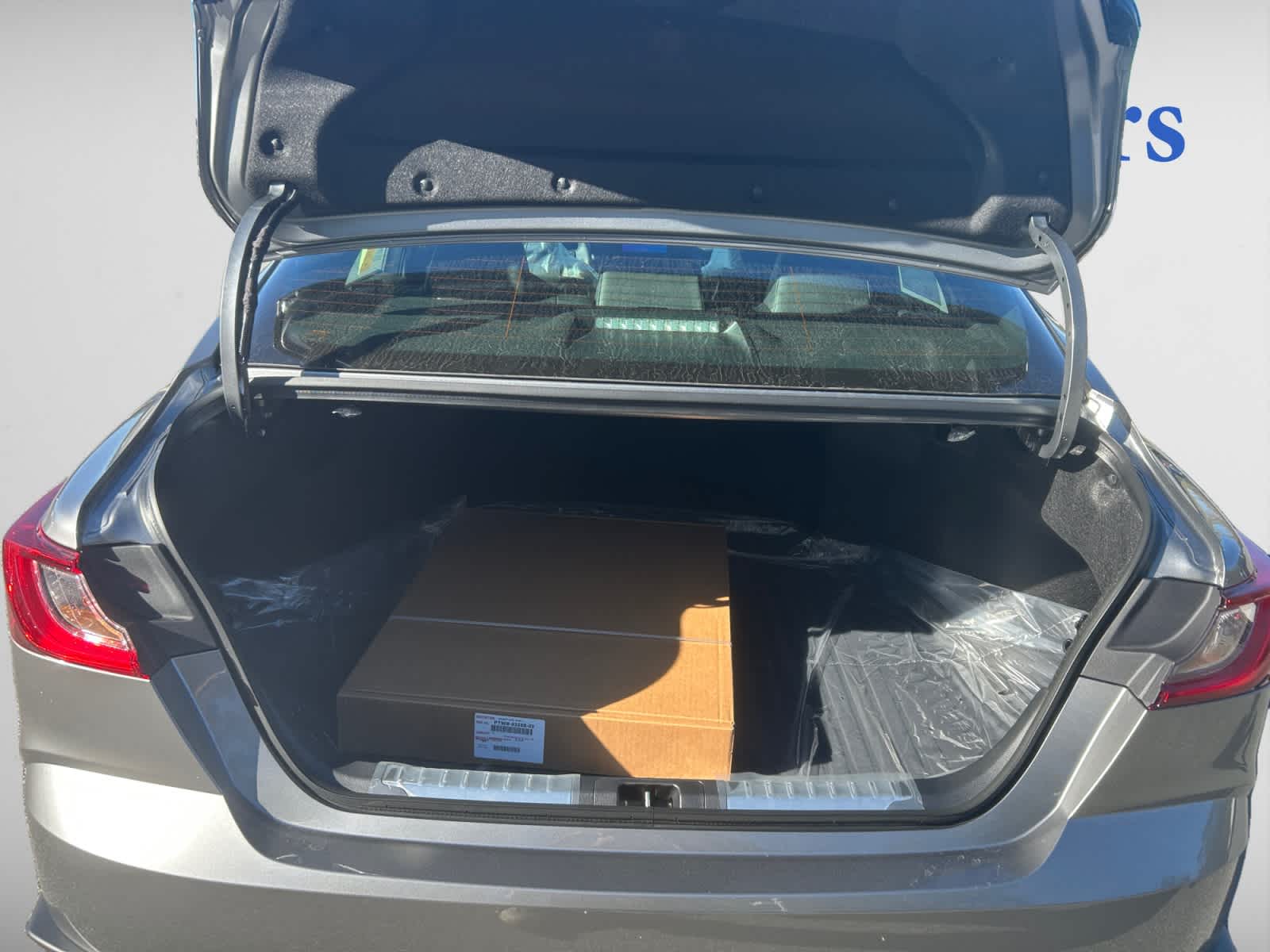 2026 Toyota Camry SE photo 4